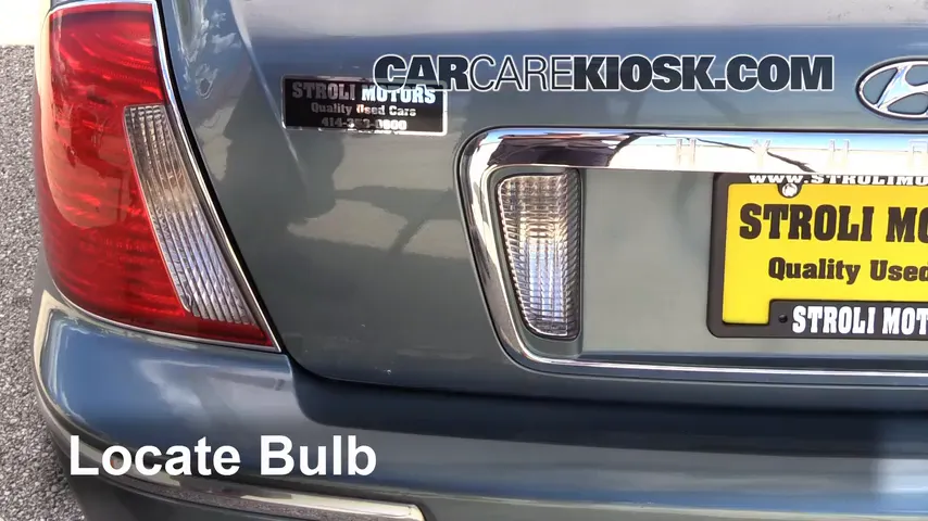 2004 Hyundai XG350 L 3.5L V6 Lights Reverse Light (replace bulb)